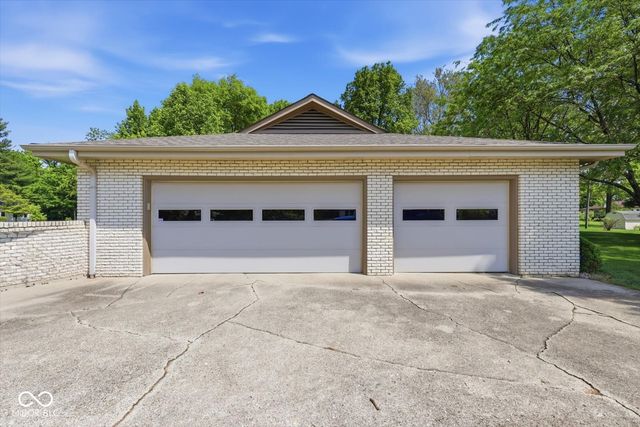 670 Brent Woods Drive, Shelbyville, IN 46176
