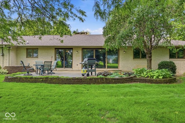 670 Brent Woods Drive, Shelbyville, IN 46176