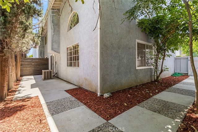 18985 Gault, Reseda, CA 91335