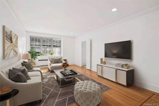 1 Meadow 3H-1, Woodmere, NY 11598
