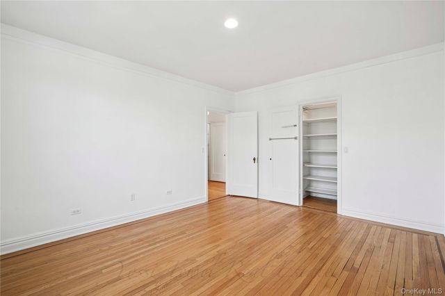 1 Meadow 3H-1, Woodmere, NY 11598