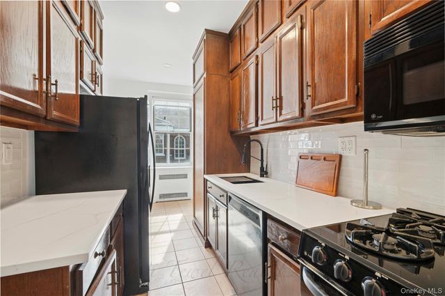 1 Meadow 3H-1, Woodmere, NY 11598