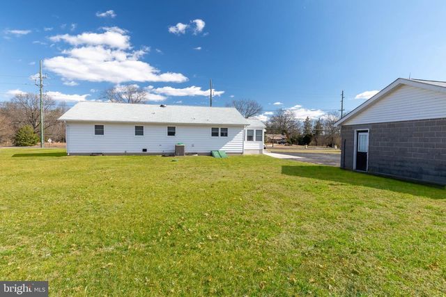 303 EAYRESTOWN RD, Southampton, NJ 08088