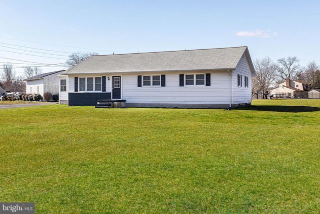 303 EAYRESTOWN RD, Southampton, NJ 08088