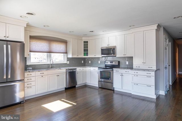 303 EAYRESTOWN RD, Southampton, NJ 08088