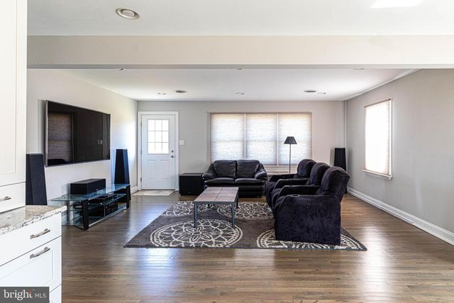 303 EAYRESTOWN RD, Southampton, NJ 08088