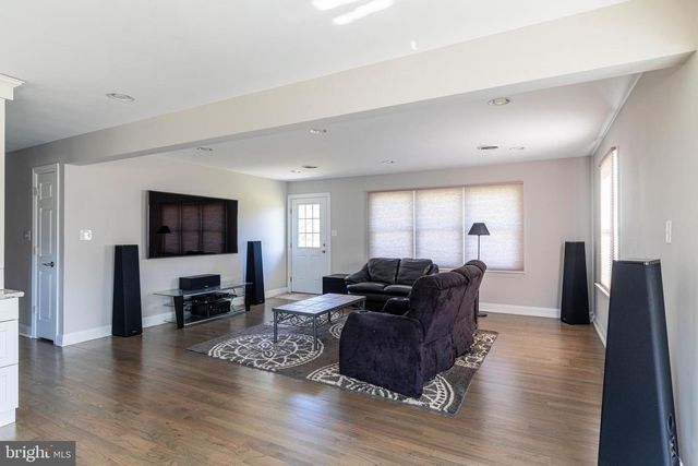 303 EAYRESTOWN RD, Southampton, NJ 08088