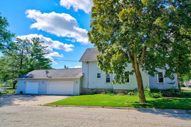 572 N Monroe Street, Waterloo, WI 53594