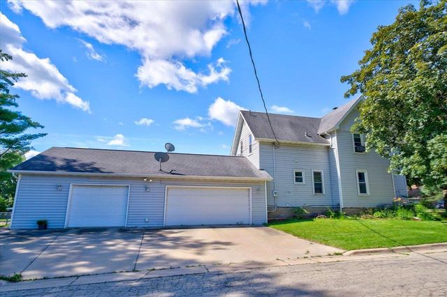 572 N Monroe Street, Waterloo, WI 53594