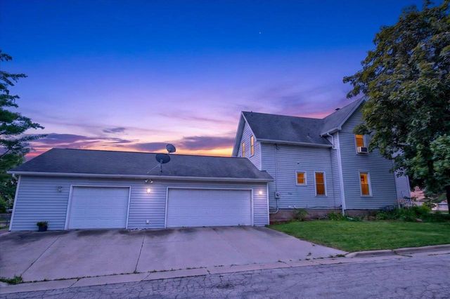 572 N Monroe Street, Waterloo, WI 53594