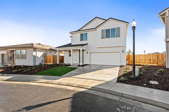 1140 Ponderosa Way W, Madera, CA 93636