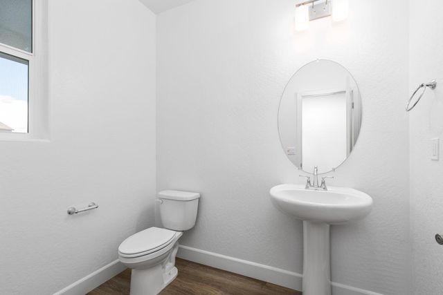 1140 Ponderosa Way W, Madera, CA 93636