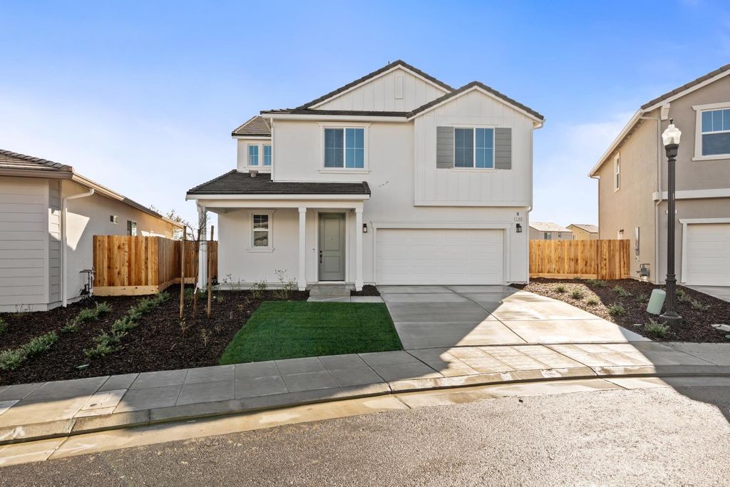 1140 Ponderosa Way W, Madera, CA 93636