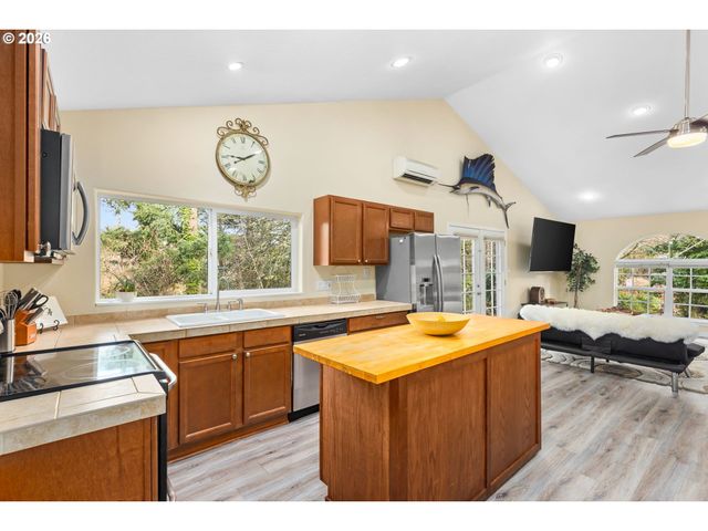 855 Nw 114TH Ave, Portland, OR 97229