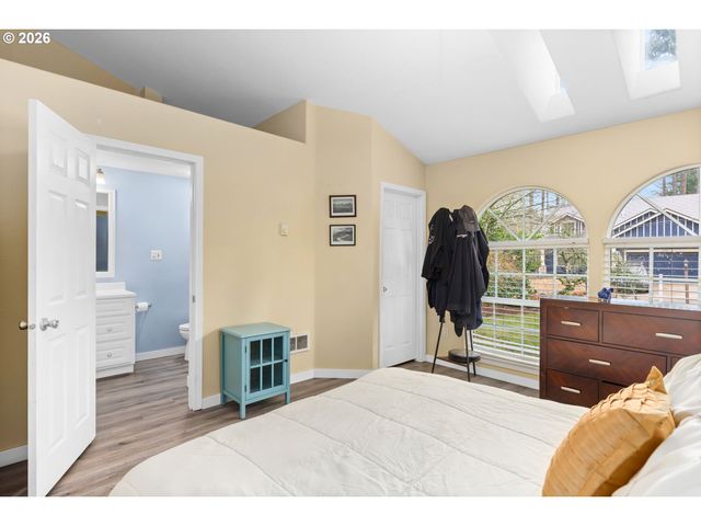 855 Nw 114TH Ave, Portland, OR 97229