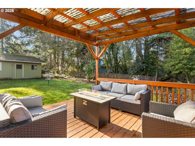 855 Nw 114TH Ave, Portland, OR 97229