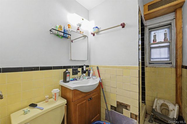 1010 E 233rd Street, Bronx, NY 10466