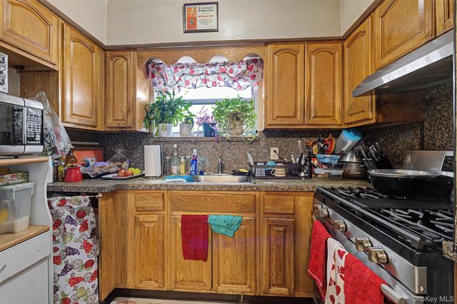 1010 E 233rd Street, Bronx, NY 10466