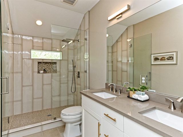 1202 Cometa ST B, Austin, TX 78721