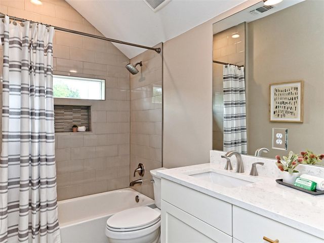 1202 Cometa ST B, Austin, TX 78721