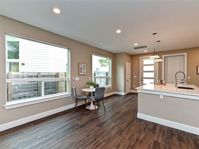 1202 Cometa ST B, Austin, TX 78721