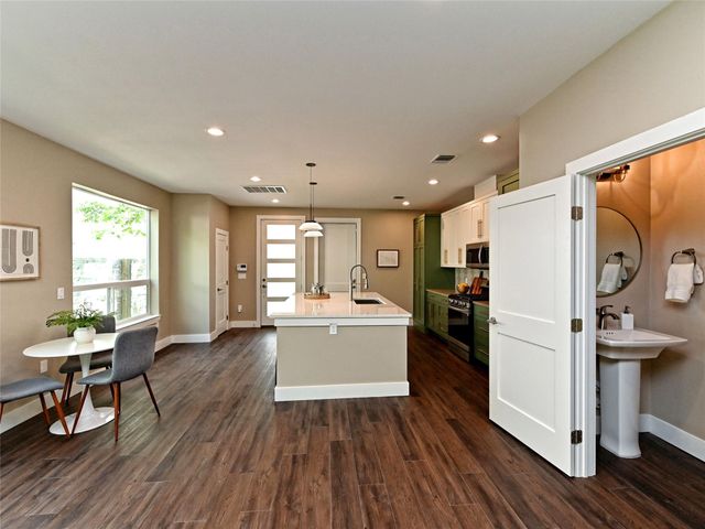 1202 Cometa ST B, Austin, TX 78721