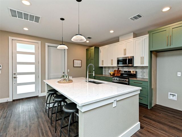 1202 Cometa ST B, Austin, TX 78721