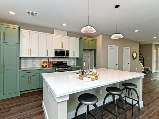 1202 Cometa ST B, Austin, TX 78721