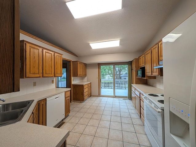 1513 E McClelland Drive, Derby, KS 67037