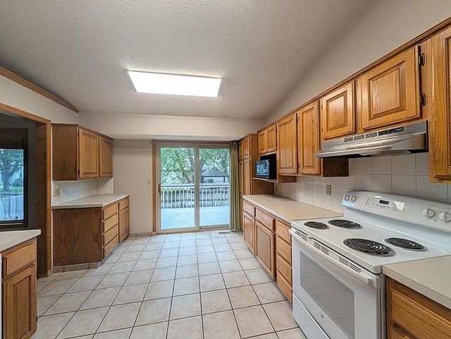 1513 E McClelland Drive, Derby, KS 67037