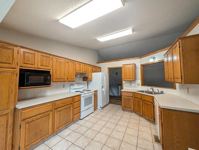 1513 E McClelland Drive, Derby, KS 67037