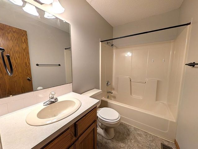 1513 E McClelland Drive, Derby, KS 67037