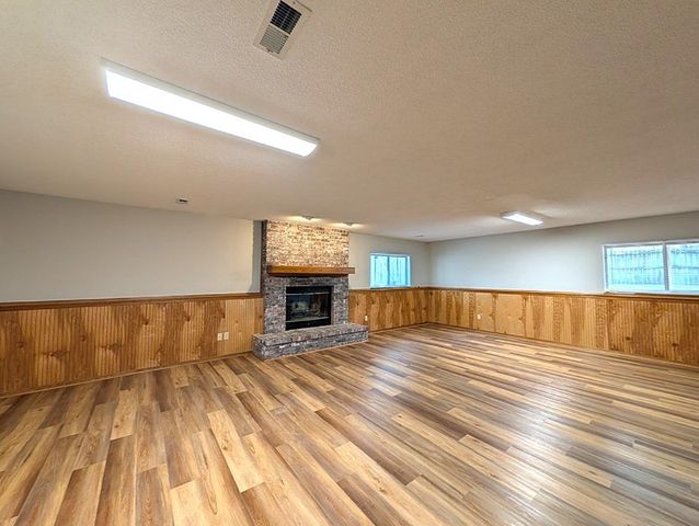 1513 E McClelland Drive, Derby, KS 67037
