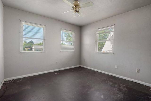 917 Charles Court, Granbury, TX 76049