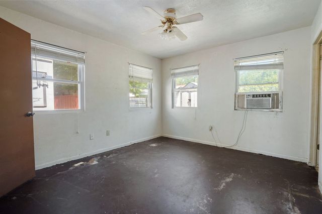 917 Charles Court, Granbury, TX 76049
