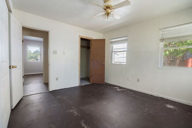 917 Charles Court, Granbury, TX 76049