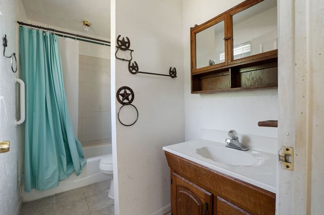 917 Charles Court, Granbury, TX 76049