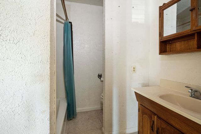 917 Charles Court, Granbury, TX 76049