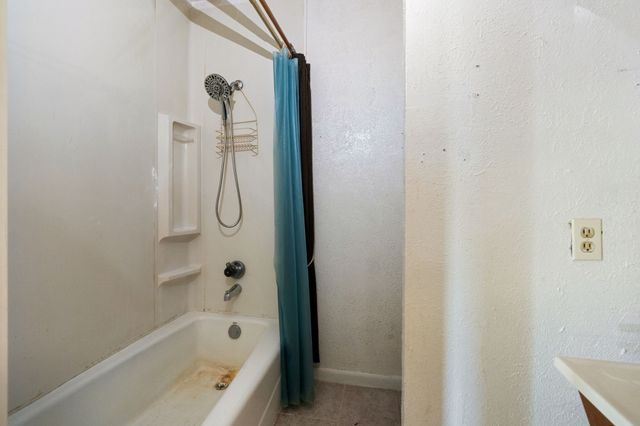 917 Charles Court, Granbury, TX 76049