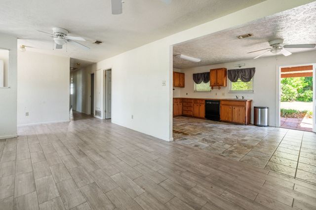 917 Charles Court, Granbury, TX 76049