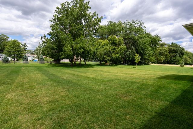 361 Linda Lane, Riverdale, IA 52722