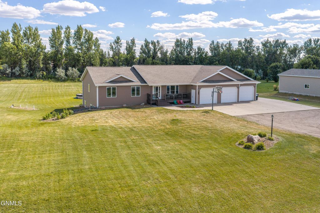 6007 Shoal Drive, Bismarck, ND 58503 photo 2