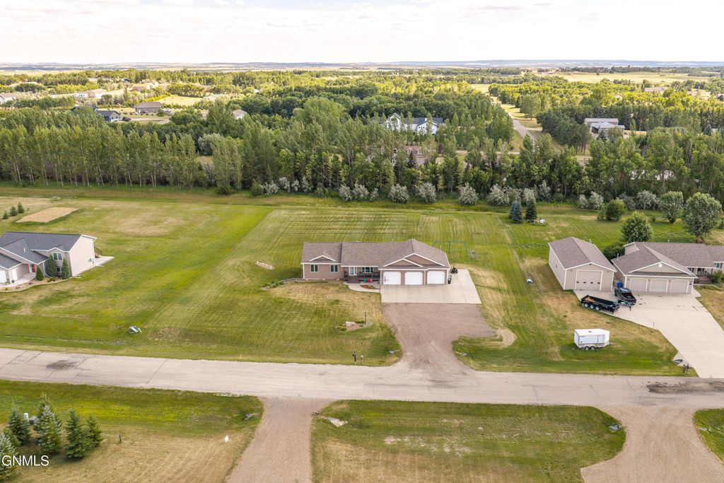 6007 Shoal Drive, Bismarck, ND 58503 photo 4