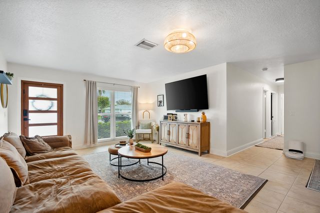 1003 NW 16th Place, Stuart, FL 34994