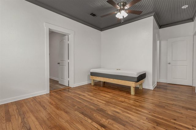 1557 E East William J Bryan Parkway, Bryan, TX 77803