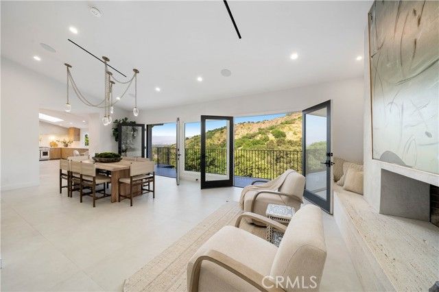 3636 Camino De La Cumbre, Sherman Oaks, CA 91423