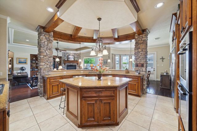 53 New Oak Trail, Kingwood, TX 77346