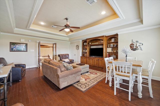 53 New Oak Trail, Kingwood, TX 77346