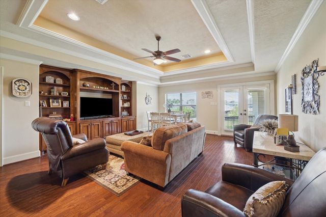 53 New Oak Trail, Kingwood, TX 77346