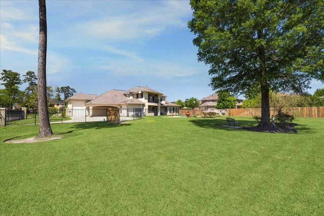 53 New Oak Trail, Kingwood, TX 77346